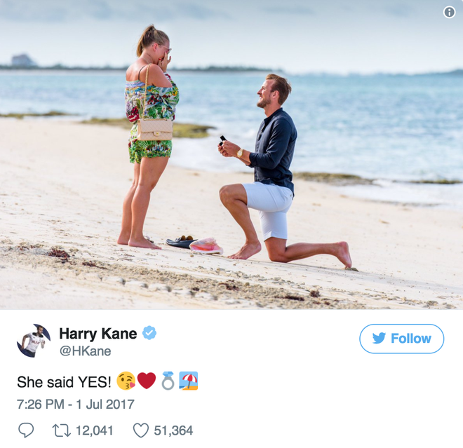 Harry Kane quỳ gối cầu hôn lãng mạn thế này, bạn gái phải bật khóc đồng ý - Ảnh 1.