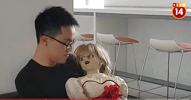 Clip: Người Sài Gòn có sợ phát khiếp khi bỗng nhiên nhìn thấy búp bê Annabelle ngoài đường phố? - Ảnh 12.