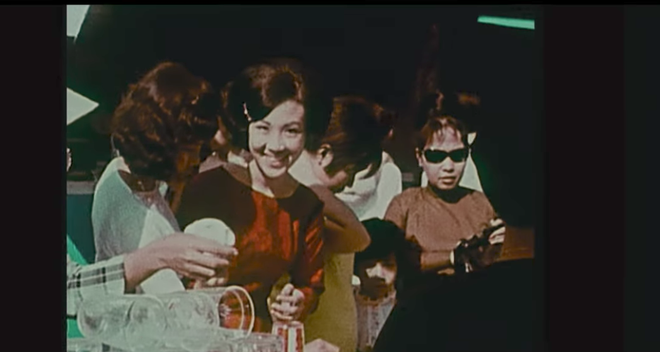 Ng&ocirc; Thanh V&acirc;n t&aacute;t Lan Ngọc v&igrave; kh&ocirc;ng biết may &aacute;o d&agrave;i trong teaser mới của C&ocirc; Ba S&agrave;i G&ograve;n - Ảnh 2.