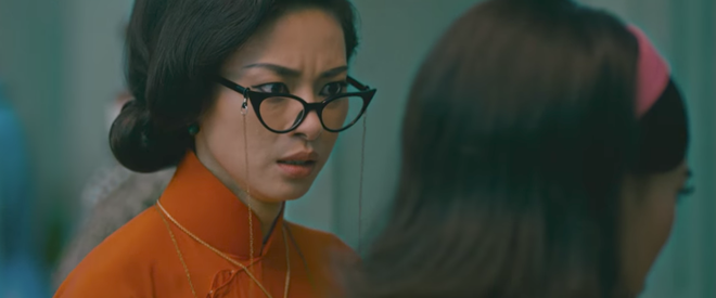 Ng&ocirc; Thanh V&acirc;n t&aacute;t Lan Ngọc v&igrave; kh&ocirc;ng biết may &aacute;o d&agrave;i trong teaser mới của C&ocirc; Ba S&agrave;i G&ograve;n - Ảnh 9.
