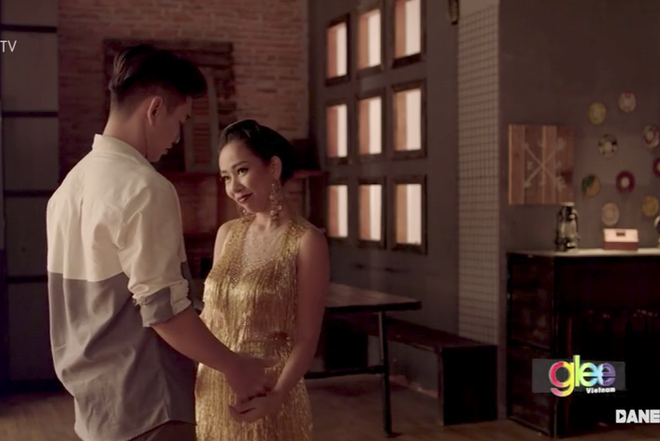 Glee Việt tập 5: Sau sự cố tinh tr&ugrave;ng nước n&oacute;ng, Rocker Nguyễn bất ngờ &ocirc;m h&ocirc;n Cindy V - Ảnh 13.