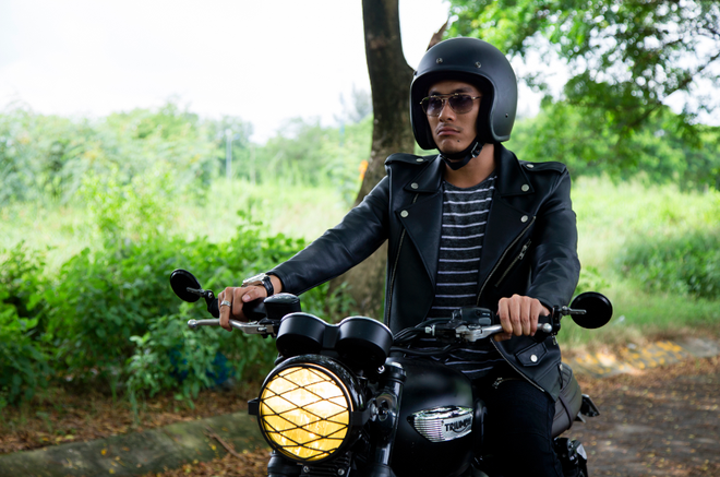 Kiều Minh Tuấn miệt m&agrave;i đi t&igrave;m những c&ocirc; g&aacute;i tr&ecirc;n 18 trong liveshow đầu ti&ecirc;n - Ảnh 2.