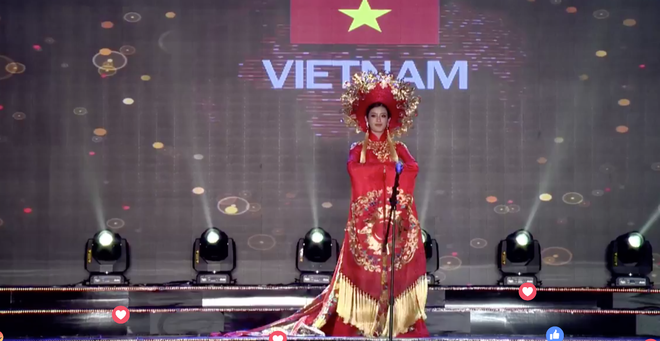 Clip: Huyền My mặc quốc phục hoành tráng, tỏa sáng trên sân khấu Miss Grand International 2017 - Ảnh 2.