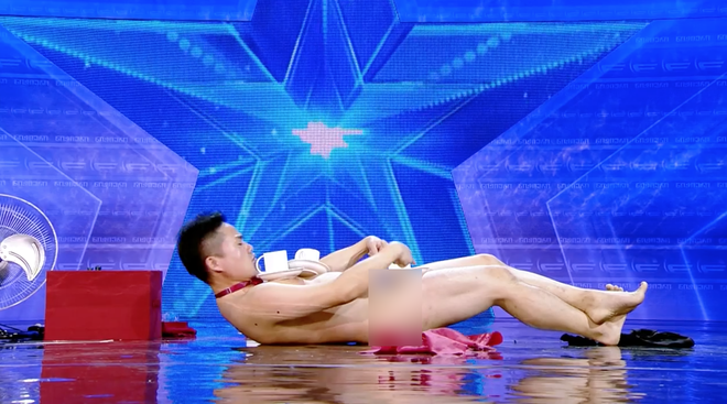Th&iacute; sinh Georgias Got Talent lột sạch đồ, che th&acirc;n bằng miếng vải nhỏ x&iacute;u: H&agrave;i hước hay phản cảm? - Ảnh 6.