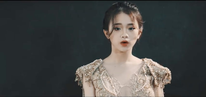 10x đ&igrave;nh đ&aacute;m Linh Ka đ&atilde; trở lại, vũ đạo lợi hại gấp nhiều lần với MV cover Chưa bao giờ mẹ kể! - Ảnh 5.