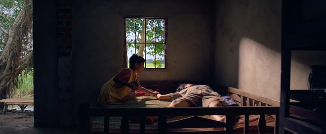 Lương Mạnh Hải m&ecirc; cờ bạc, đ&aacute;nh c&ocirc;ng an rồi lạc con trai trong phim mới của Vũ Ngọc Đ&atilde;ng - Ảnh 2.