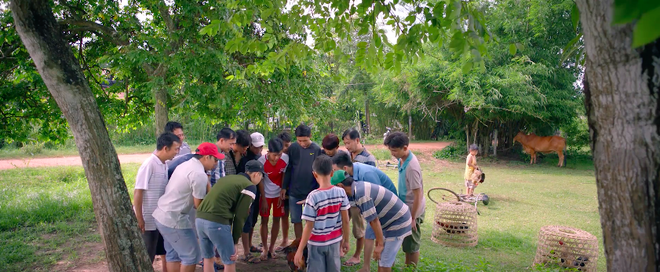 Lương Mạnh Hải m&ecirc; cờ bạc, đ&aacute;nh c&ocirc;ng an rồi lạc con trai trong phim mới của Vũ Ngọc Đ&atilde;ng - Ảnh 7.