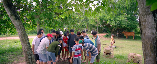 Lương Mạnh Hải mê cờ bạc, đánh công an rồi lạc con trai trong phim mới của Vũ Ngọc Đãng - Ảnh 7.