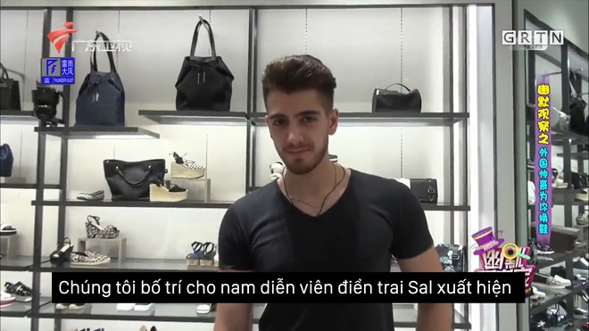 C&aacute;c c&ocirc; g&aacute;i sẽ phản ứng thế n&agrave;o khi một so&aacute;i ca bất ngờ xuất hiện v&agrave; quỳ xuống đi gi&agrave;y gi&uacute;p m&igrave;nh? - Ảnh 3.