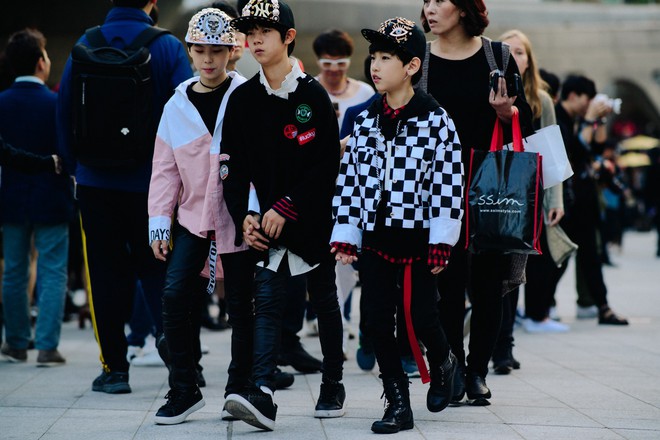 Seoul Fashion Week: Ri&ecirc;ng về street style, giới trẻ H&agrave;n n&agrave;o c&oacute; thua k&eacute;m c&aacute;c ng&ocirc;i sao nổi tiếng - Ảnh 20.