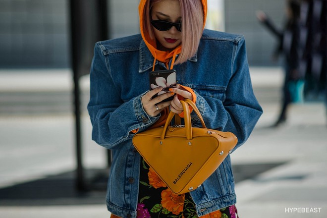 Seoul Fashion Week: Ri&ecirc;ng về street style, giới trẻ H&agrave;n n&agrave;o c&oacute; thua k&eacute;m c&aacute;c ng&ocirc;i sao nổi tiếng - Ảnh 12.
