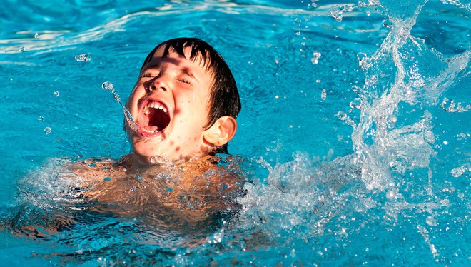 Mỗi ph&uacute;t c&oacute; 2 người chết v&agrave; những sự thật đ&aacute;ng giật m&igrave;nh bạn cần biết trước khi đi bơi - Ảnh 2.