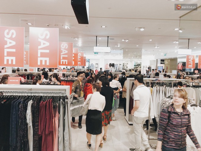 Thông báo sale tới 50%, H&M khiến tín đồ thời trang Hà Nội hụt hẫng vì sale quá ít đồ và không sale đồ Đông - Ảnh 12.