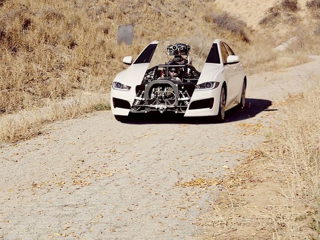 Th&igrave; ra si&ecirc;u xe triệu đ&ocirc; tr&ecirc;n phim đều l&agrave; giả: Tất cả l&agrave; nhờ chiếc xe biến h&igrave;nh n&agrave;y hết - Ảnh 7.