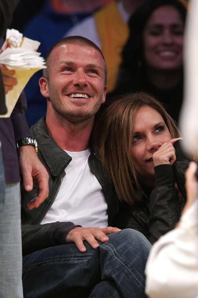 Suốt 18 năm, vợ chồng Beckham vẫn luôn nắm chặt tay nhau trên hành trình hôn nhân đầy hạnh phúc! - Ảnh 21.