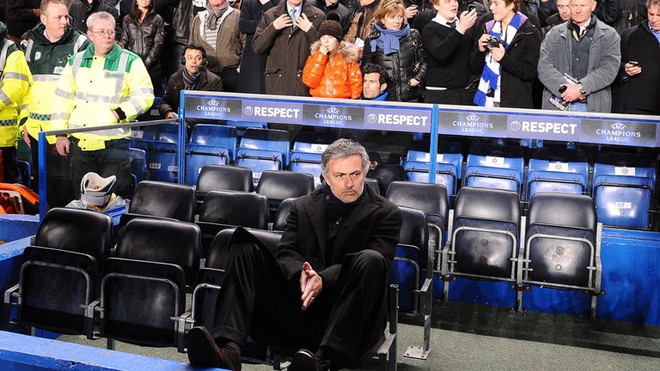 Trong một khoảnh khắc, g&oacute;c khuất b&iacute; ẩn của Mourinho bỗng hiện ra - Ảnh 2.