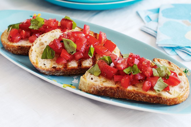 Đổi món healthy có thể lựa chọn bánh mì cà chua kiểu Ý vừa nhanh gọn mà ăn lại không ngấy chút nào - Ảnh 11.