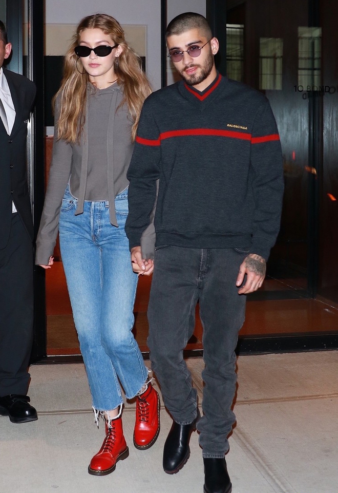 C&ugrave;ng mặc đồ đen đi gi&agrave;y bệt, H&agrave; Hồ lại thiệt hơn H&agrave; Tăng bởi đ&ocirc;i ch&acirc;n gầy khẳng khiu - Ảnh 20.