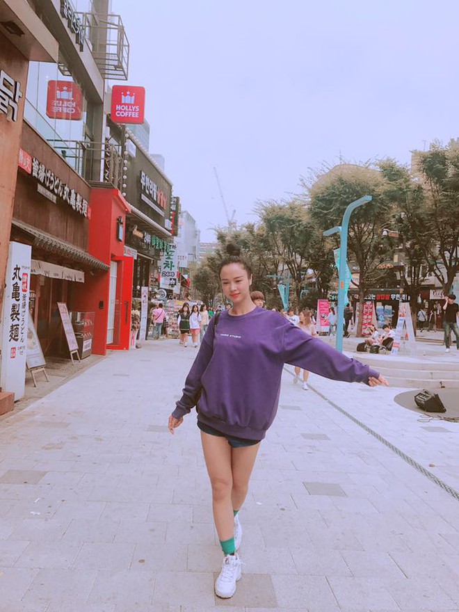 Lan Khu&ecirc; diện street style giản dị như đi chợ, Huyền Mi lần đầu mặc qu&aacute;i kh&aacute;c hẳn thường lệ - Ảnh 15.