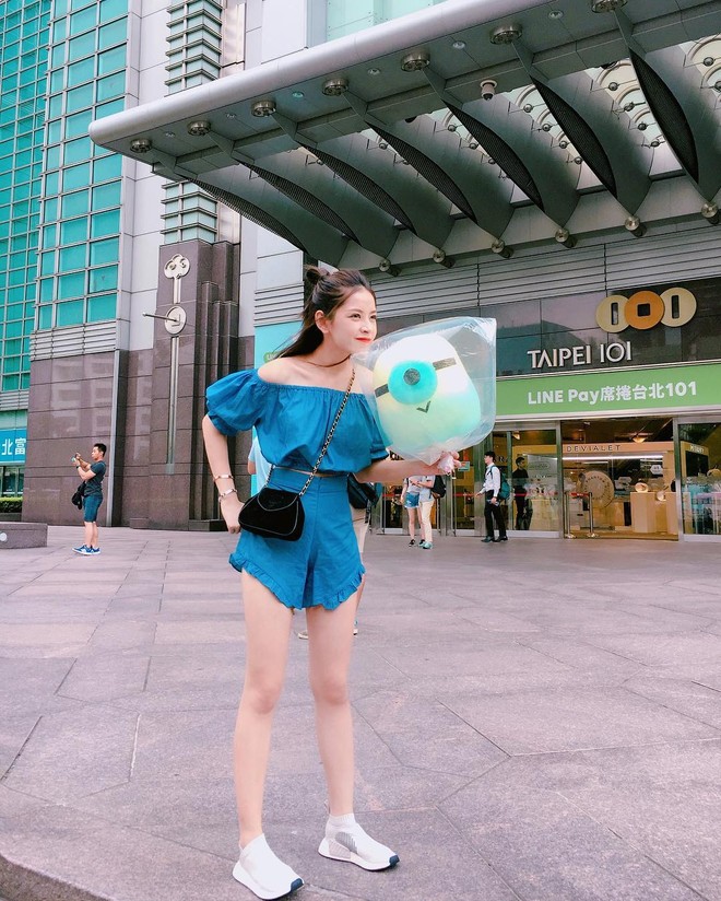 Street style sao Việt: cùng diện tông đen từ đầu đến chân, Kỳ Duyên với Huyền My ai chất hơn? - Ảnh 5.