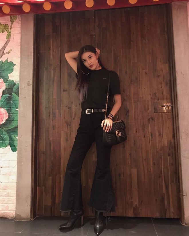 Street style sao Việt: c&ugrave;ng diện t&ocirc;ng đen từ đầu đến ch&acirc;n, Kỳ Duy&ecirc;n với Huyền My ai chất hơn? - Ảnh 2.