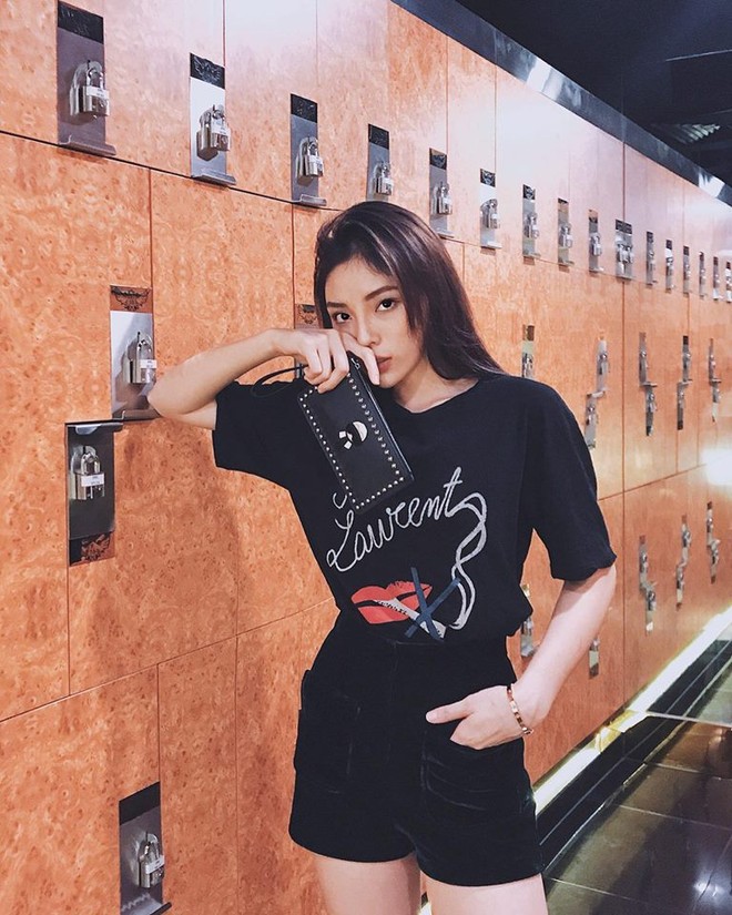Thanh Hằng & Kỳ Duy&ecirc;n c&ugrave;ng ph&ocirc; diễn street style d&aacute;t to&agrave;n h&agrave;ng hiệu tại Milan, ai đẳng cấp hơn? - Ảnh 9.