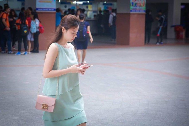 Thanh Hằng & Kỳ Duy&ecirc;n c&ugrave;ng ph&ocirc; diễn street style d&aacute;t to&agrave;n h&agrave;ng hiệu tại Milan, ai đẳng cấp hơn? - Ảnh 16.