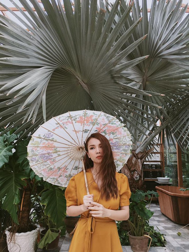 Lan Khu&ecirc; diện street style giản dị như đi chợ, Huyền Mi lần đầu mặc qu&aacute;i kh&aacute;c hẳn thường lệ - Ảnh 13.