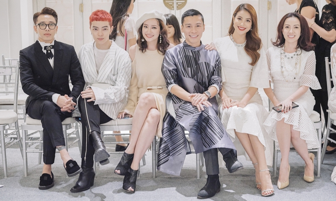 Phạm Hương c&ugrave;ng loạt sao Việt lộng lẫy dự show kỷ niệm 10 năm của NTK Adrian Anh Tuấn - Ảnh 8.