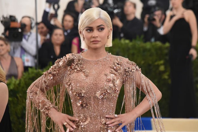 19 tuổi đã kiếm được 930 tỷ, Kylie Jenner vừa được tung hô lại vừa bị chỉ trích - Ảnh 1.