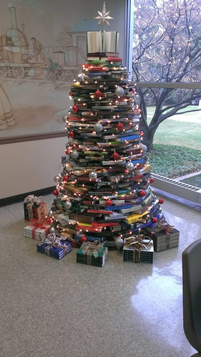 18 kiểu trang tr&iacute; c&acirc;y th&ocirc;ng độc nhất v&ocirc; nhị ch&agrave;o Noel của c&aacute;c th&aacute;nh s&aacute;ng tạo - Ảnh 7.