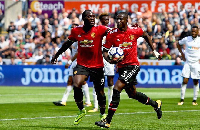 Tất cả đang ph&aacute;t cuồng v&igrave; Man Utd, nhưng m&ugrave;a giải c&oacute; tới 38 v&ograve;ng đấu - Ảnh 2.