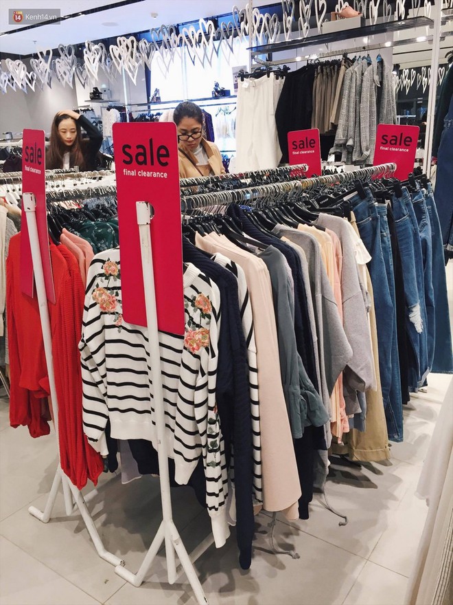 Săn đồ hiệu b&igrave;nh d&acirc;n dịp Black Friday: kh&ocirc;ng n&aacute;o nhiệt như kỳ vọng v&igrave; c&aacute;c h&atilde;ng chỉ sale đồ h&egrave;, hiếm sale đồ đ&ocirc;ng - Ảnh 12.