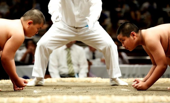 Chùm ảnh: Tinh thần thi đấu ngoan cường của những đứa trẻ sumo Nhật Bản - Ảnh 5.