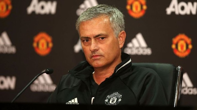 Jurgen Klopp vs Jose Mourinho: Nh&agrave; truyền gi&aacute;o gặp kẻ chinh phạt - Ảnh 3.