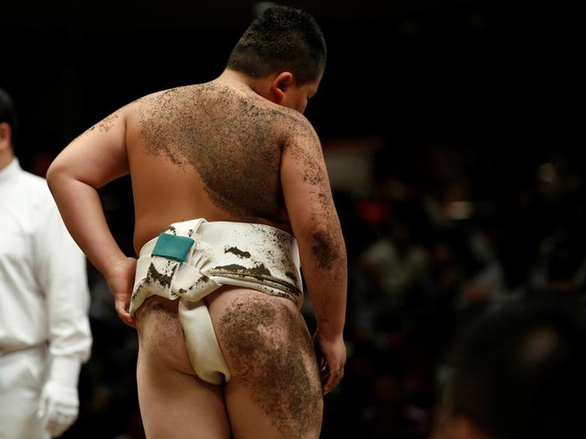 Chùm ảnh: Tinh thần thi đấu ngoan cường của những đứa trẻ sumo Nhật Bản - Ảnh 6.