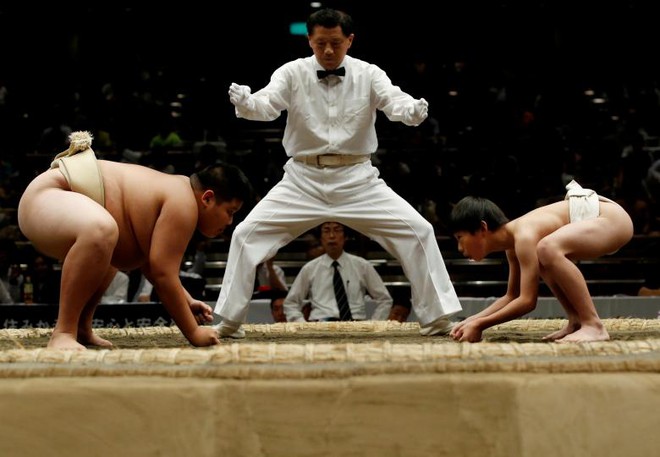 Chùm ảnh: Tinh thần thi đấu ngoan cường của những đứa trẻ sumo Nhật Bản - Ảnh 9.