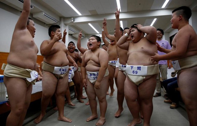 Chùm ảnh: Tinh thần thi đấu ngoan cường của những đứa trẻ sumo Nhật Bản - Ảnh 10.
