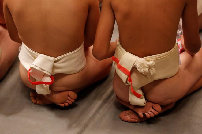 Chùm ảnh: Tinh thần thi đấu ngoan cường của những đứa trẻ sumo Nhật Bản - Ảnh 12.