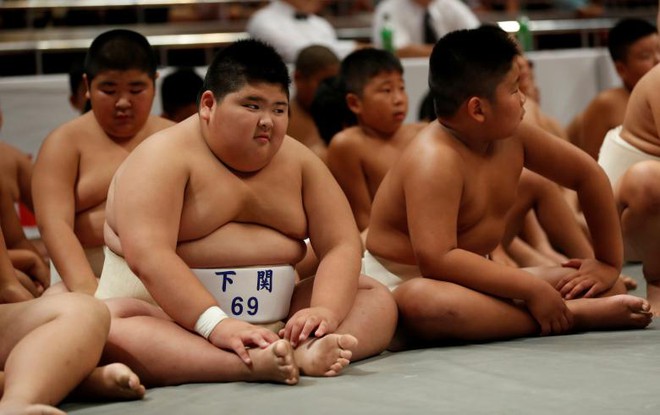 Chùm ảnh: Tinh thần thi đấu ngoan cường của những đứa trẻ sumo Nhật Bản - Ảnh 13.