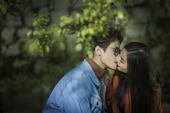 Hà Anh Tuấn nồng nàn hôn Thanh Hằng, viết tiếp câu chuyện tình dang dở của tháng Tư - Ảnh 2.