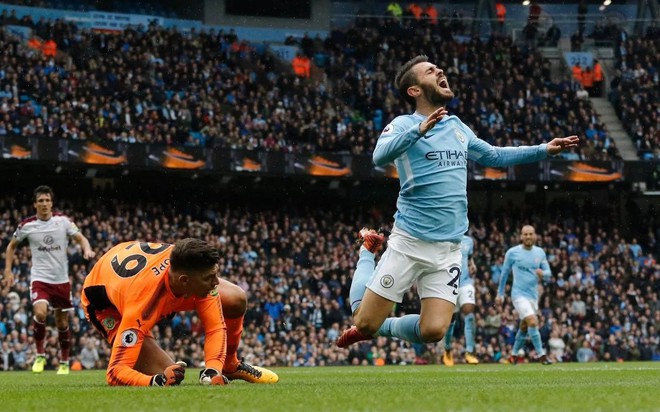 Mourinho: Chỉ cần một chút gió thôi cầu thủ Man City cũng ngã nhào xuống sân - Ảnh 2.