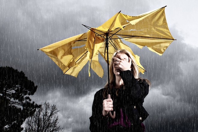 Những điều cần lưu ý để không đổ bệnh do thời tiết mưa nắng thất thường gây ra - Ảnh 1.