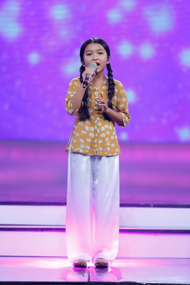 Isaac mệt tim, Bích Phương suýt khóc trước tài năng dân ca mới của Vietnam Idol Kids - Ảnh 4.