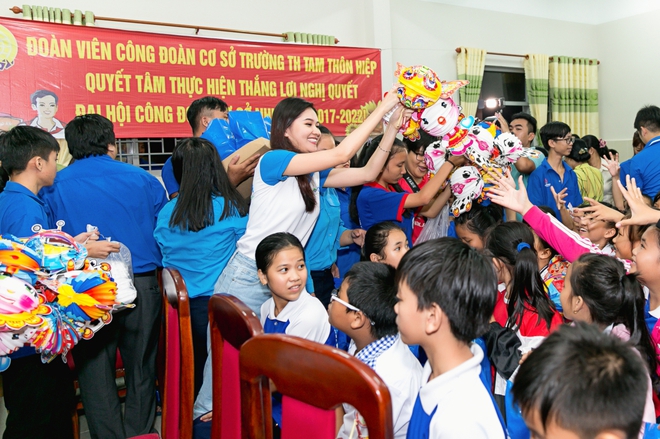 Á hậu Thùy Dung lên tiếng về quan điểm người đẹp Vbiz làm từ thiện để PR tên tuổi - Ảnh 8.