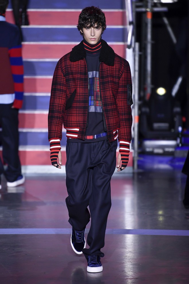 Hết thảo mai với Sehun, giờ Vogue lại khen lấy khen để Chanyeol (EXO) khi dự show Tommy Hilfiger - Ảnh 11.