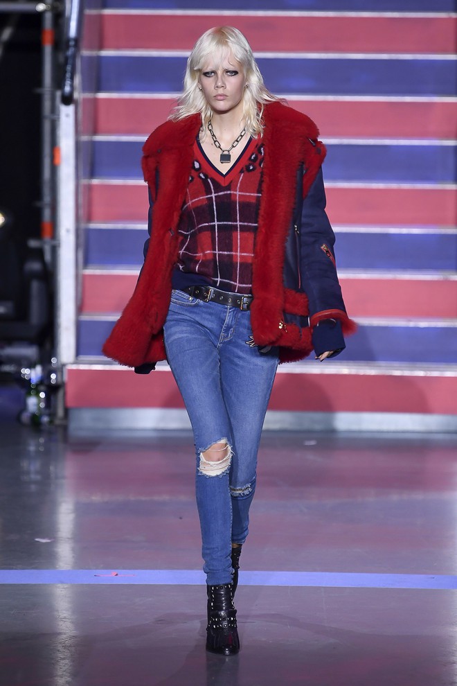 Hết thảo mai với Sehun, giờ Vogue lại khen lấy khen để Chanyeol (EXO) khi dự show Tommy Hilfiger - Ảnh 12.