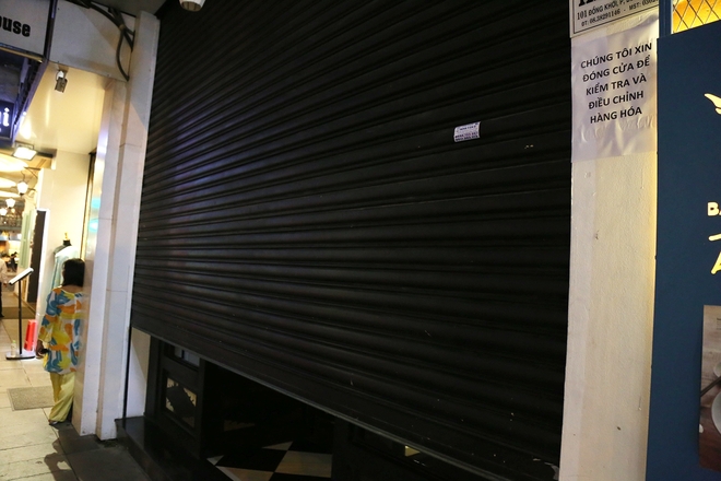 Tất cả cửa hàng Khaisilk ở Hà Nội và Sài Gòn đều tạm đóng cửa sau ồn ào từ vụ khăn lụa made in China - Ảnh 6.