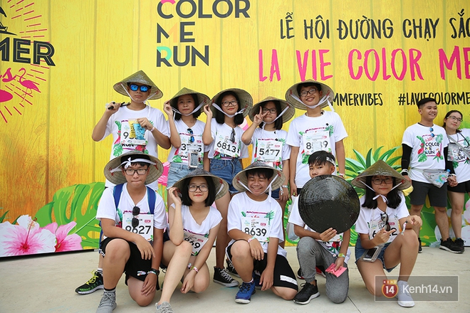Mặc cho trời mưa lớn, hàng ngàn bạn trẻ vẫn cùng nhau quẩy hết mình với Color Me Run 2017 tại Sài Gòn! - Ảnh 4.
