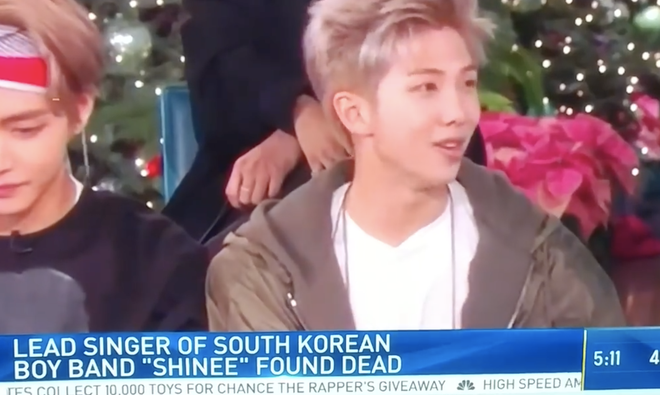 Đài truyền hình lớn của Mỹ gây phẫn nộ khi đưa tin Jonghyun (SHINee) qua đời lại chiếu hình... BTS - Ảnh 2.